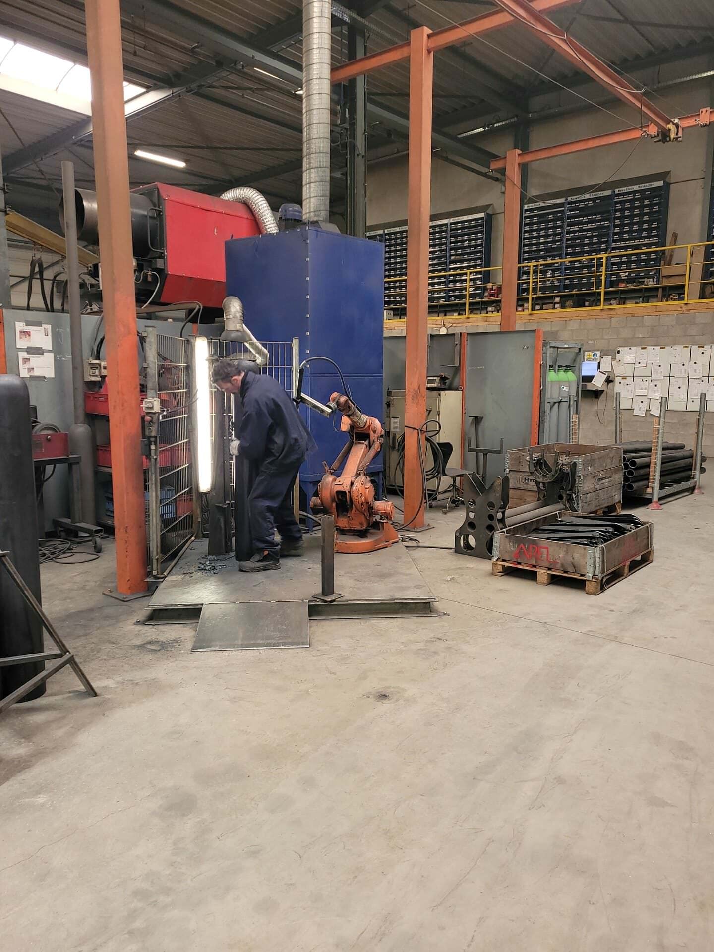Schneiden von Abdeckungen in Laternenpfähle
